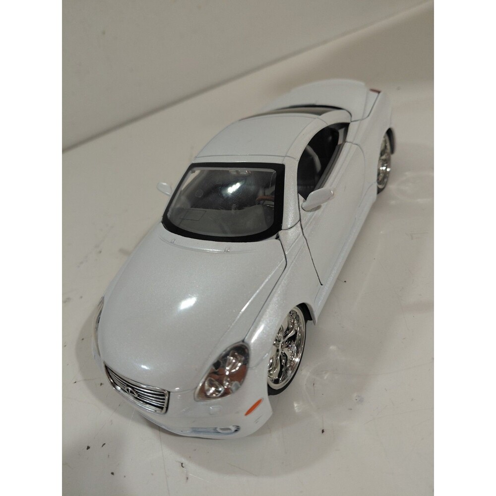 Jada Dub City 1:24 Die Cast Lexus SC430 Luxuray Sports Car